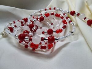 Waistbeads met witte jade en bloedkoraal